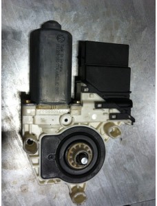 Elektrilise aknatõstuki mootor, Tagumine vasak,  Volkswagen Golf/Jetta 1999-2005, J4959811C